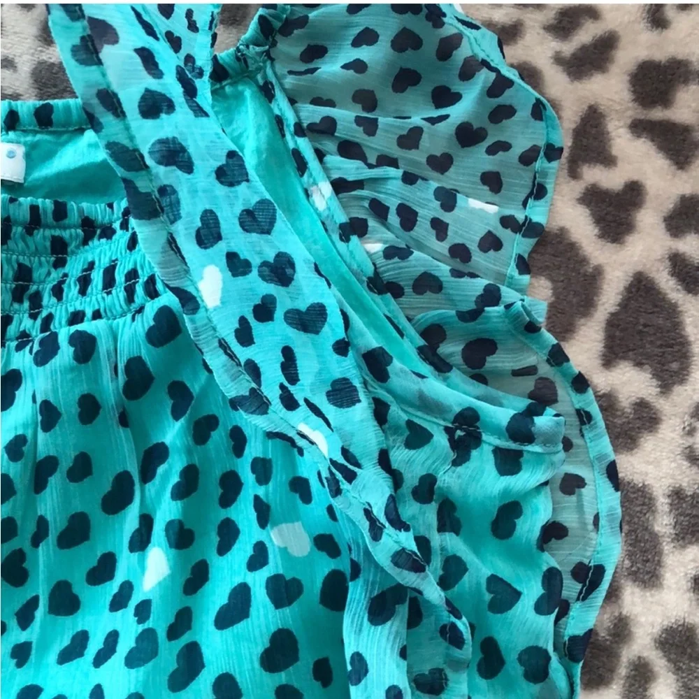 Old Navy Flutter Sleeve Blouse with Heart Graphic in Green Size Small 6 7 Girls